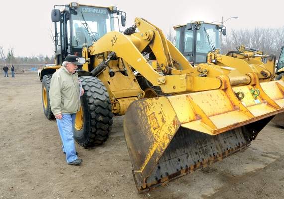 Auction of Pontiac Department of Public Works equipment nets $1.5 million